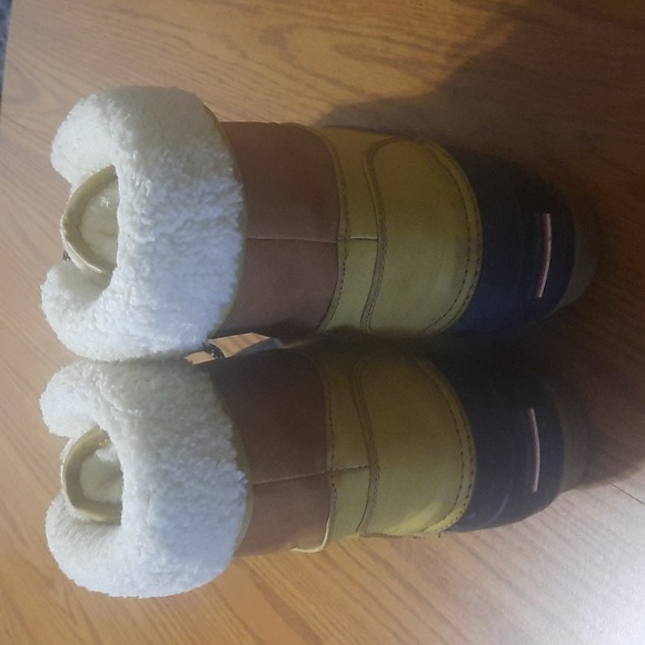 Tommy Hilfiger Boots Rusteen dark natural faux shearling lined size 10 - Picture 2 of 9